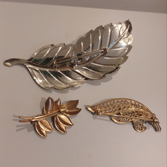Bundle of 3 Vintage leaf brooches circa 1960's - Picture 2 of 5